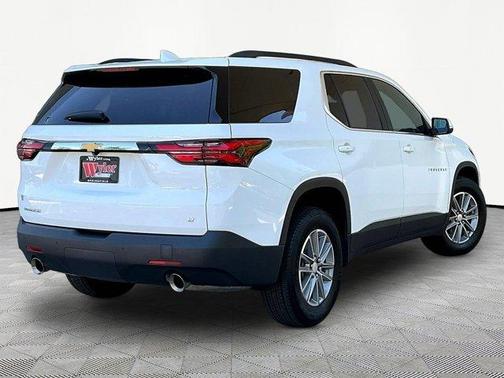 Summit White 2022 Chevrolet Traverse LT Cloth