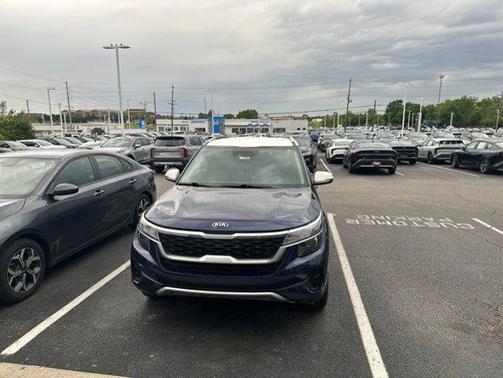 Dark Ocean Blue / White Roof 2021 Kia Seltos S