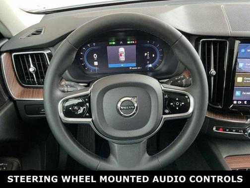 2023 Volvo XC60 B5 Plus Dark Theme