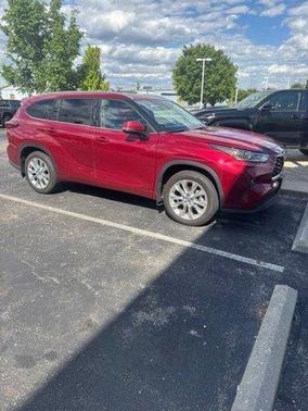 Pearl 2023 Toyota Highlander Hybrid Limited