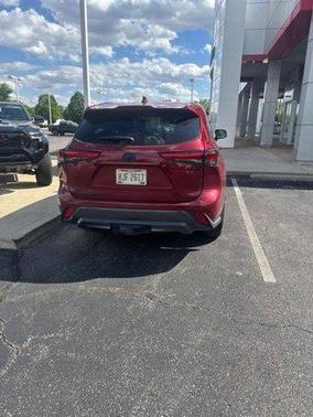 Pearl 2023 Toyota Highlander Hybrid Limited