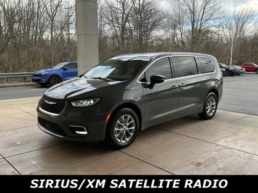 2023 Chrysler Pacifica Touring-L