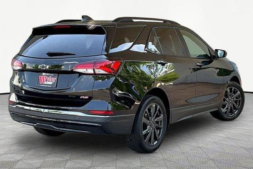 Mosaic Black Metallic 2022 Chevrolet Equinox RS
