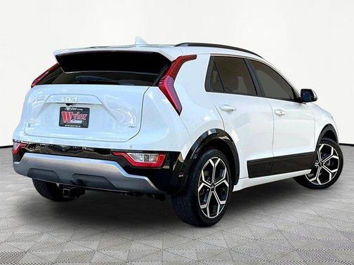 Snow White Pearl 2023 Kia Niro EX Touring