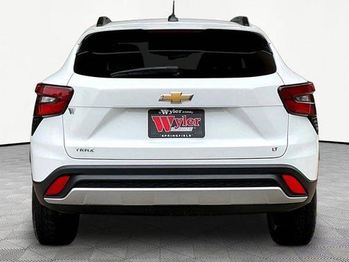 Summit White 2024 Chevrolet Trax LT