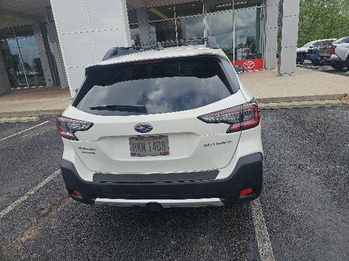 Crystal White Pearl 2024 Subaru Outback Limited