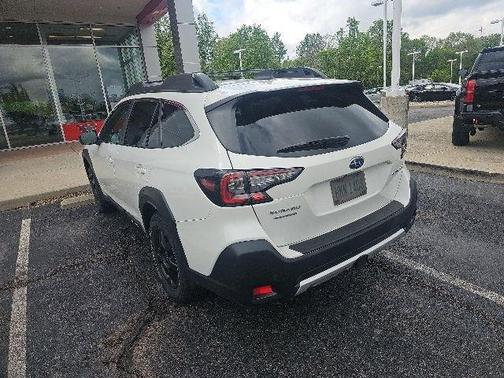 Crystal White Pearl 2024 Subaru Outback Limited