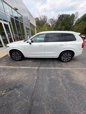 Ice White 2021 Volvo XC90 T6 Momentum 6 Passenger