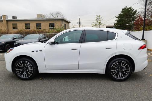 2025 Maserati Grecale Base