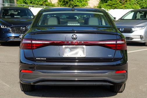Deep Black 2025 Volkswagen Jetta 1.5T SE