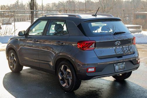 2024 Hyundai VENUE SEL