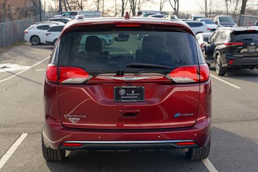 Velvet Red Pearlcoat 2018 Chrysler Pacifica Hybrid Limited