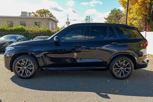 2024 BMW X5 M60i