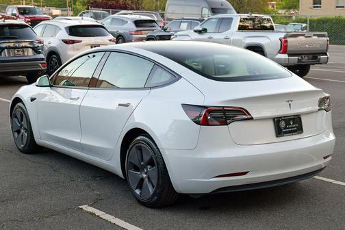 Pearl White Multi-Coat 2023 Tesla Model 3 Standard Range