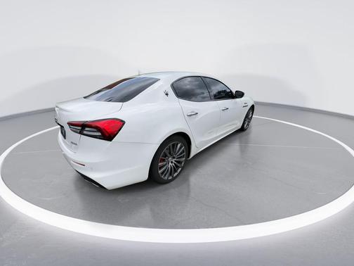 2022 Maserati Ghibli Modena Q4