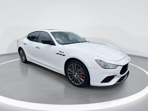 2022 Maserati Ghibli Modena Q4