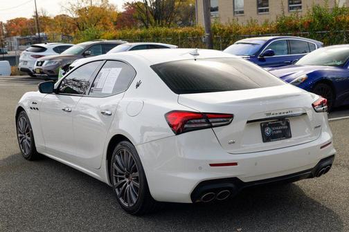 2022 Maserati Ghibli Modena Q4