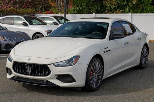 2022 Maserati Ghibli Modena Q4
