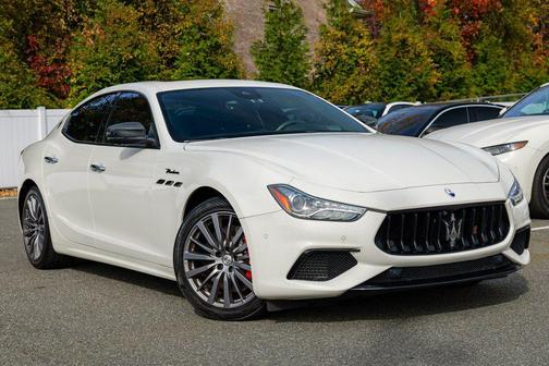 2022 Maserati Ghibli Modena Q4