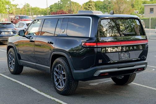 Midnight 2023 Rivian R1S Adventure