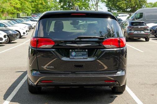 2023 Chrysler Voyager LX