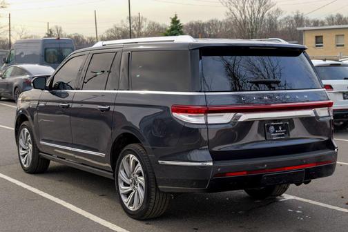 Starlight Gray Premium Colorant 2023 Lincoln Navigator Reserve