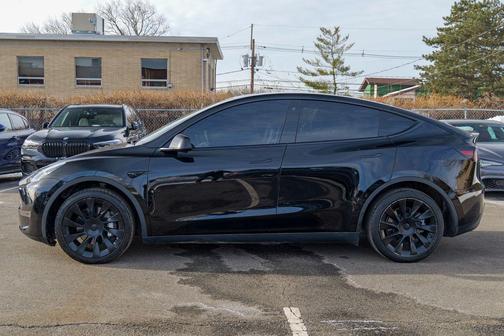 2022 Tesla Model Y Long Range Dual Motor All-Wheel Drive