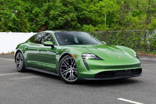 Mamba Green Metallic 2023 Porsche Taycan Base