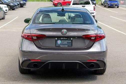 Vesuvio Gray Metallic 2023 Alfa Romeo Giulia Veloce AWD