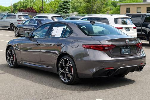 Vesuvio Gray Metallic 2023 Alfa Romeo Giulia Veloce AWD