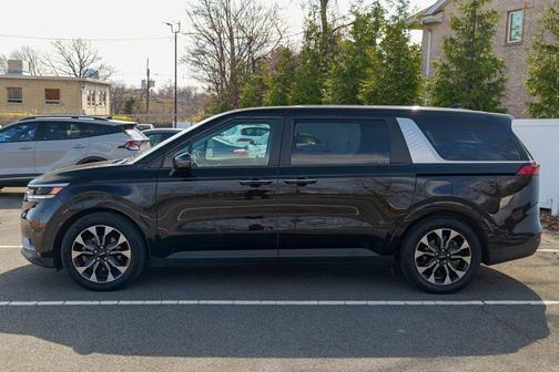 Aurora Black Pearl 2024 Kia Carnival EX