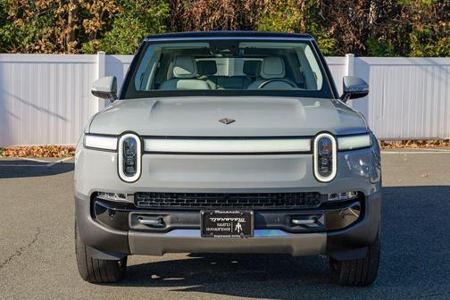 2024 Rivian R1S Adventure