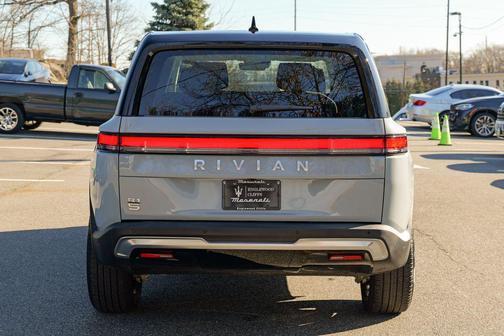 2024 Rivian R1S Adventure
