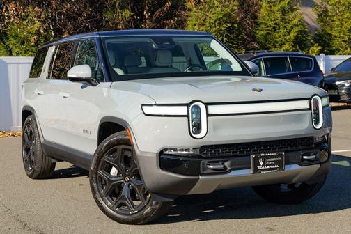 2024 Rivian R1S Adventure