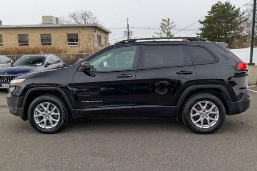 2017 Jeep Cherokee Sport