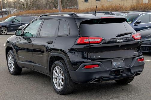 2017 Jeep Cherokee Sport