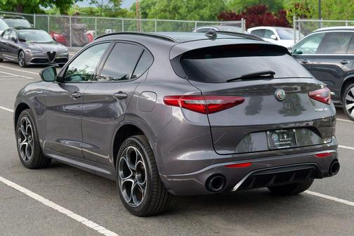 Vesuvio Gray Metallic 2022 Alfa Romeo Stelvio Ti