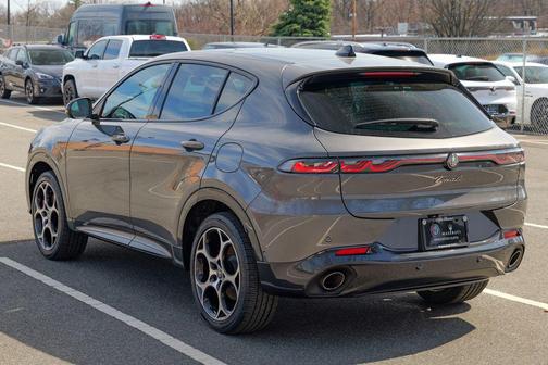 Grigio Ascari Metallic 2024 Alfa Romeo Tonale Veloce EAWD