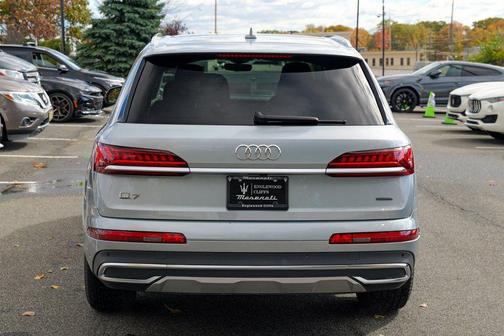 2024 Audi Q7 45 Premium Plus
