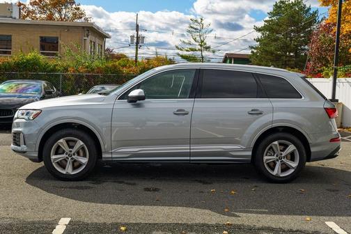 2024 Audi Q7 45 Premium Plus