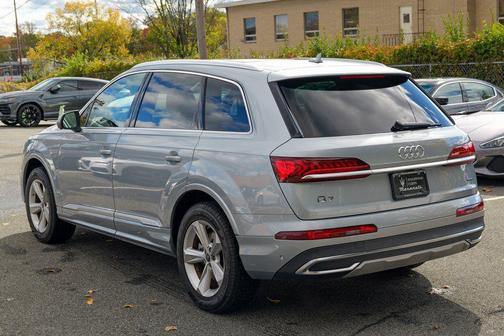 2024 Audi Q7 45 Premium Plus