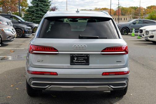 2024 Audi Q7 45 Premium Plus