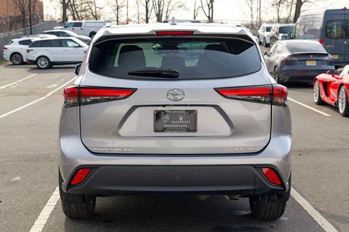 Celestial Silver Metallic 2023 Toyota Highlander XLE