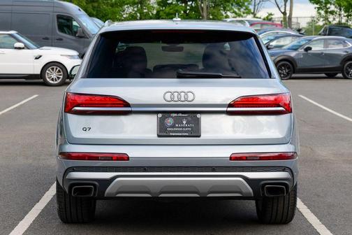 Satellite Silver Metallic 2025 Audi Q7 55 Premium Plus