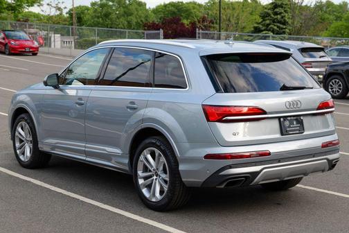 Satellite Silver Metallic 2025 Audi Q7 55 Premium Plus