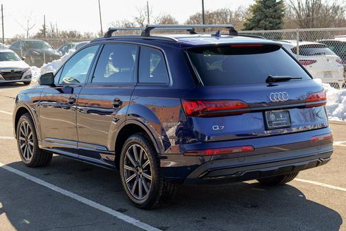 2023 Audi Q7 45 Premium Plus