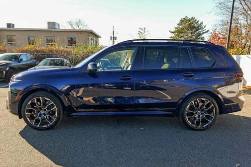 2023 BMW X7 M60i