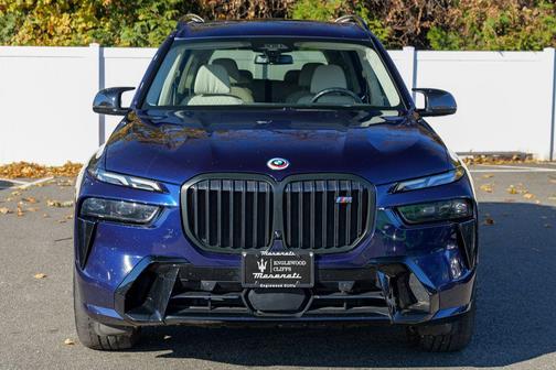 2023 BMW X7 M60i