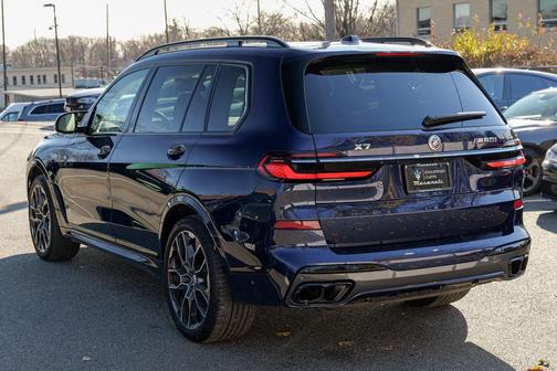2023 BMW X7 M60i