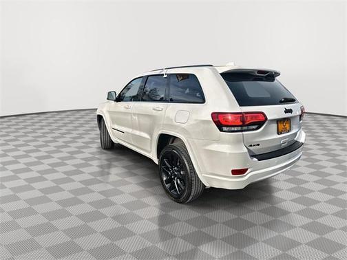 2022 Jeep Grand Cherokee Laredo